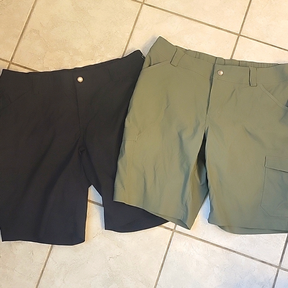2 pair of Duluth Dry On The Fly Shorts 10 inch inseam